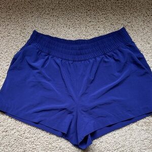 Athleta weekender run shorts
